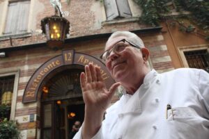 Cuoco, ma anche umanista. Rosolare sull’Orient Express non è facile ma è un… Gioco