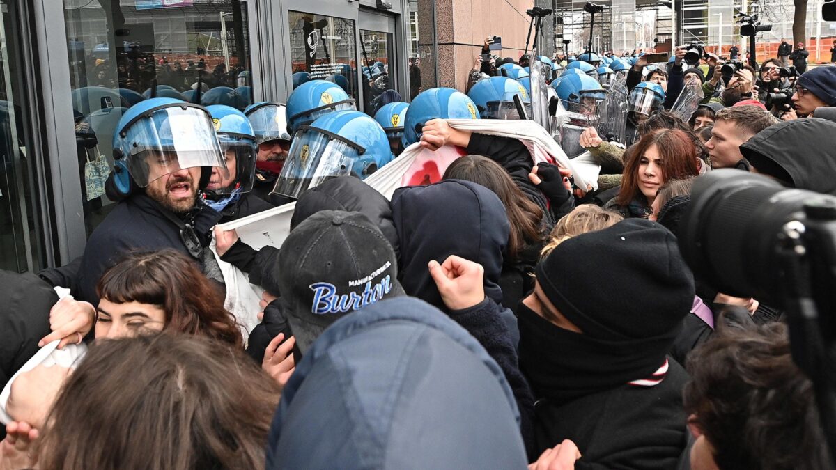 Nel 2024 più cortei e poliziotti feriti
