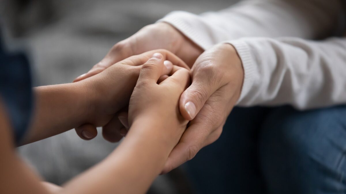 Vittoria per Stella: resta con la madre e non andrà più in una casa famiglia