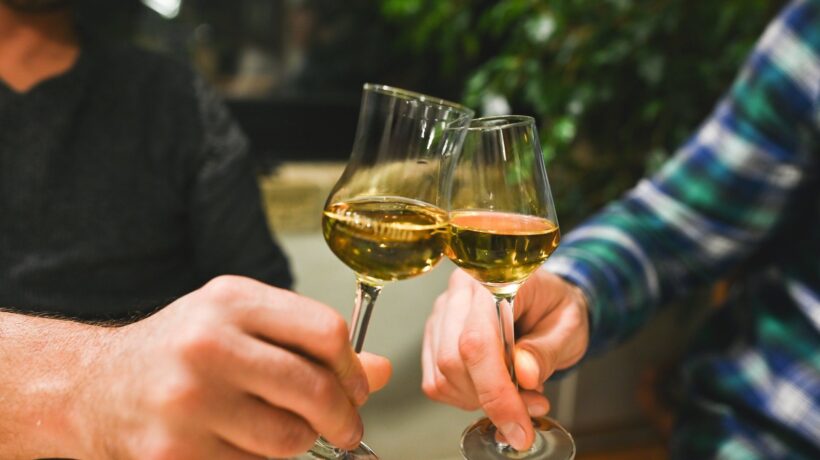 Da sfizio di fine pasto a trattamento di benessere. Le tante vite della grappa