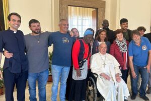 Il Papa riceve gli occupanti abusivi. A Trastevere mancava solo la Salis