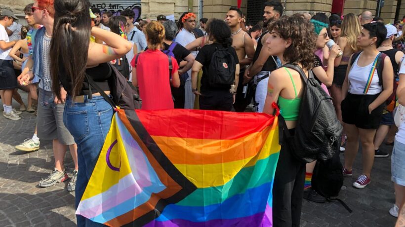 Il bollo arcobaleno dell’Emilia-Romagna serve a ghettizzare ancora di più i gay