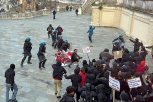 Dissociazione dalla realtà. A Bologna  gli scontri sono dei centri sociali ma il Pd vede le camicie nere