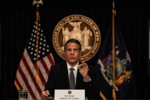 L’ex icona dei dem Usa manipolava i dati dei decessi nelle case di riposo
