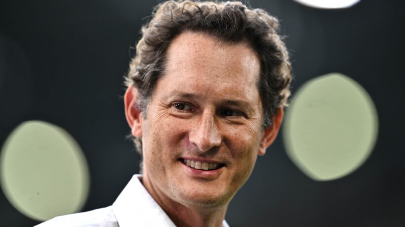 Fatto fuori il capro espiatorio Elkann prende il timone: dietrofront sull’auto verde
