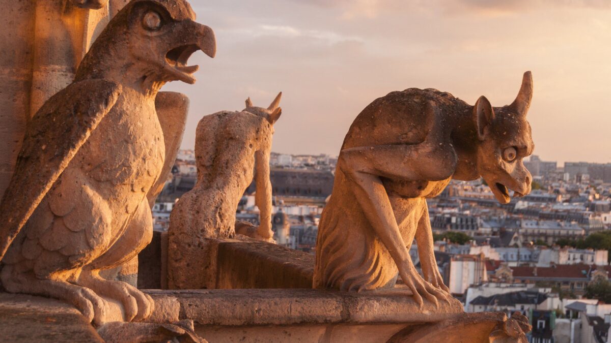 Notre-Dame rinasce dopo il rogo. Il Papa: «Riappropriatevi della fede»