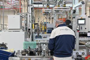 In casa Stellantis strategie sbagliate. Infatti vende sempre meno vetture