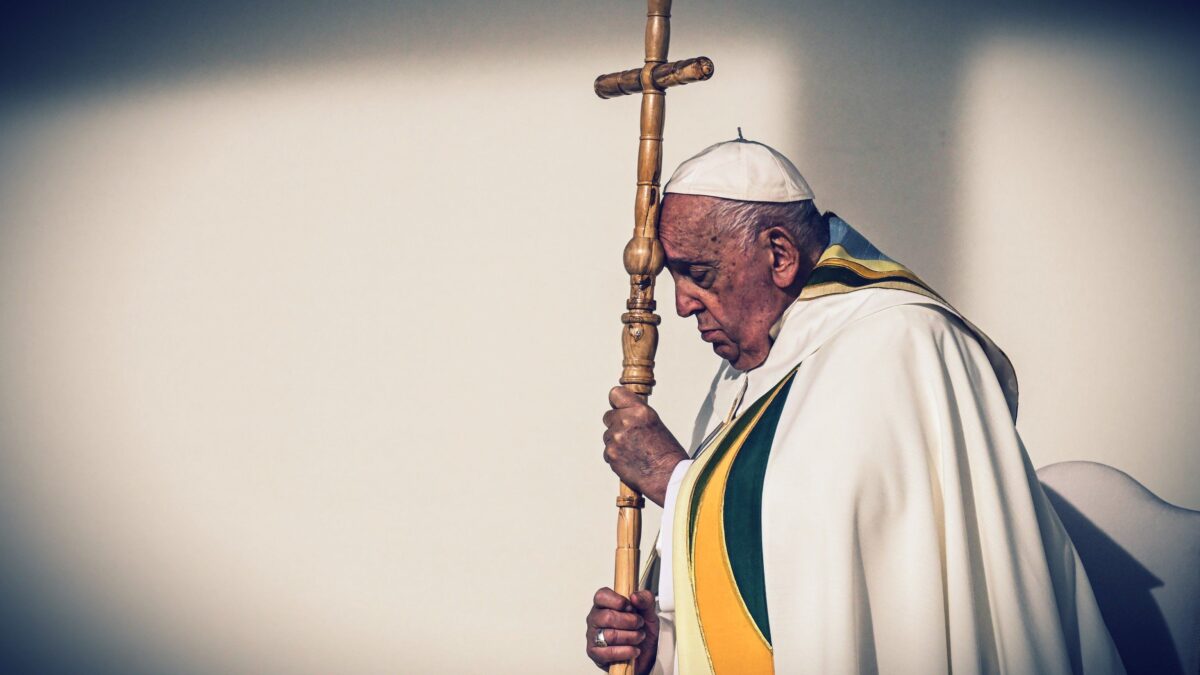 Sui medici abortisti il Papa fa il Papa. Ma per i progressisti doveva fare la Bonino