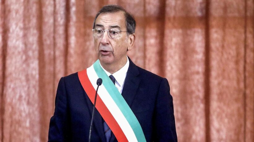 Sala va a caccia di soldi e chiede di raddoppiare la tassa di soggiorno