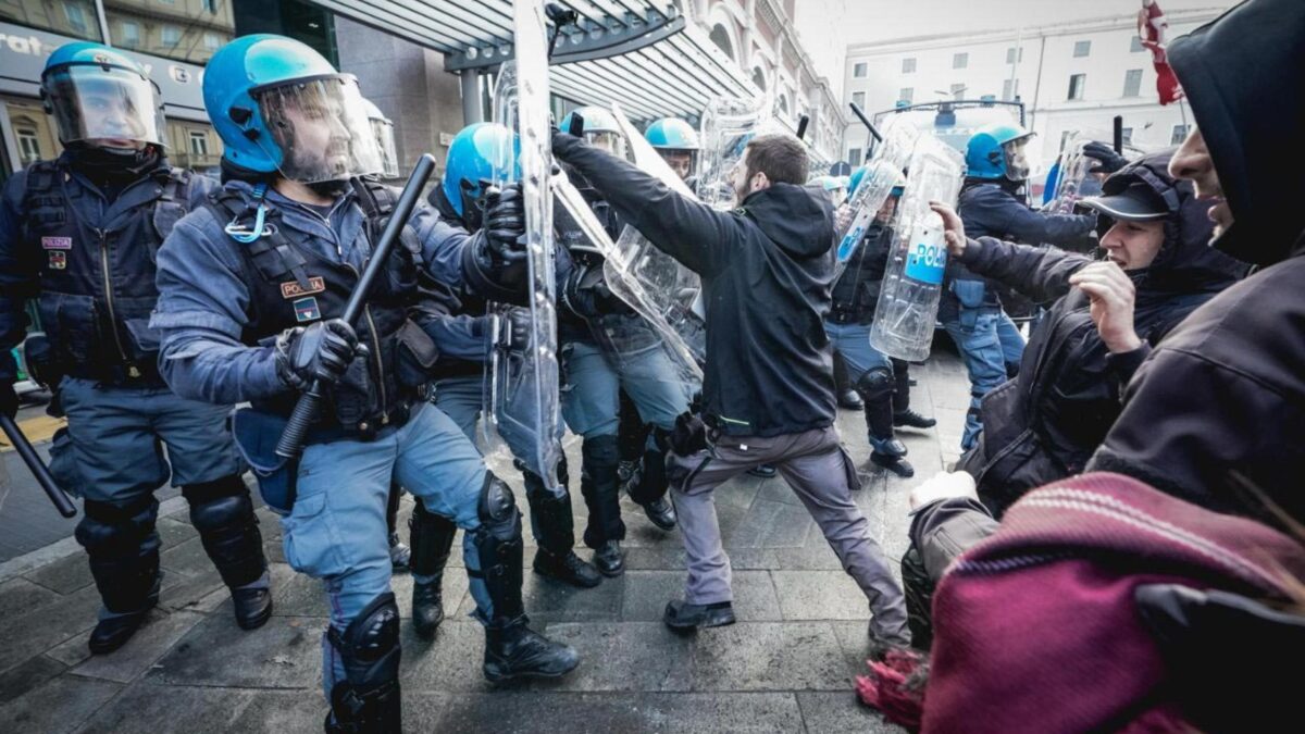 A Torino facinorosi contro gli agenti