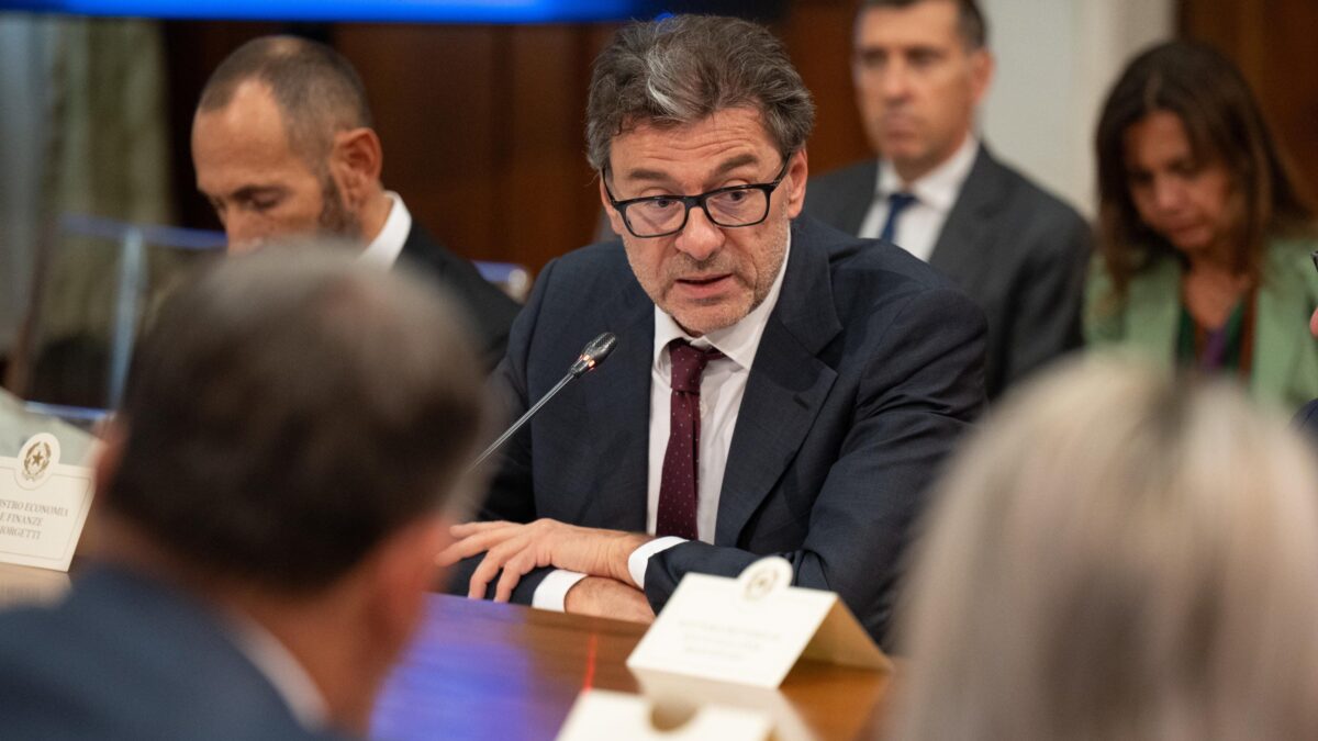 Giorgetti presenta il piano di bilancio. Cambiano le tasse, fondi alla sanità