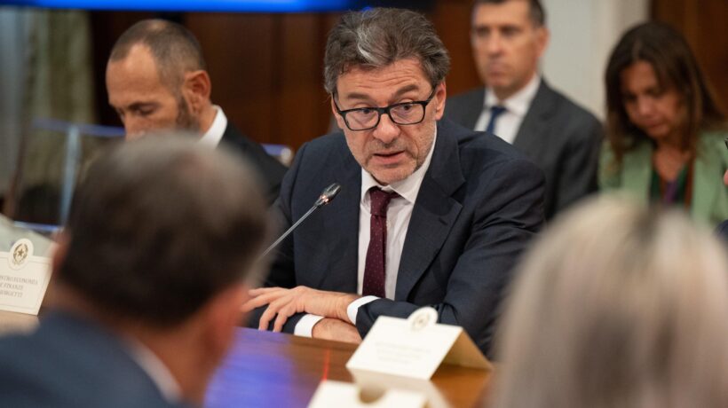 Giorgetti presenta il piano di bilancio. Cambiano le tasse, fondi alla sanità