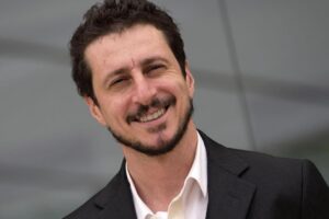 Caro Bizzarri, quando è serio fa davvero ridere