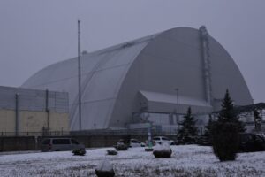 Un drone colpisce la copertura del reattore 4 di Chernobyl