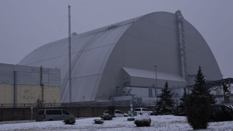 Un drone colpisce la copertura del reattore 4 di Chernobyl