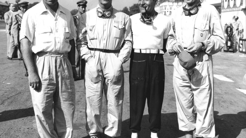 La scuderia Alfa Romeo a Monza il 3 settembre 1950. Il primo a sinistra è Fangio, il secondo Farina (Getty Images)