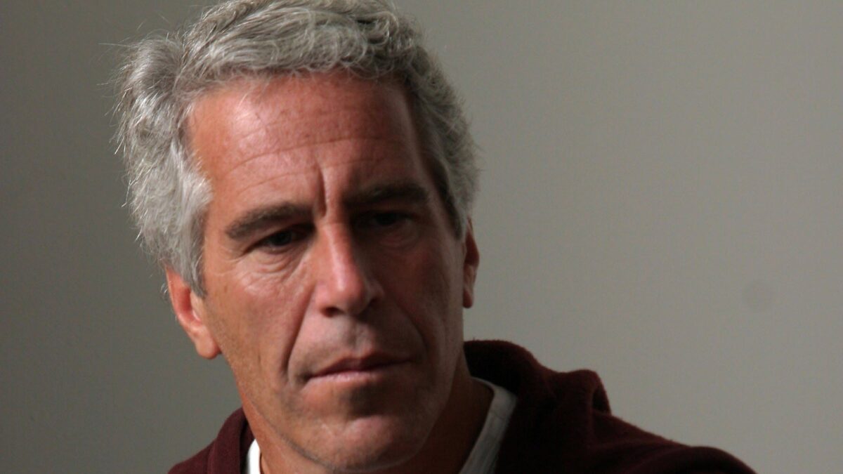 Sfilza di vip nella lista di Epstein. Ma l’Fbi ha altre carte segrete