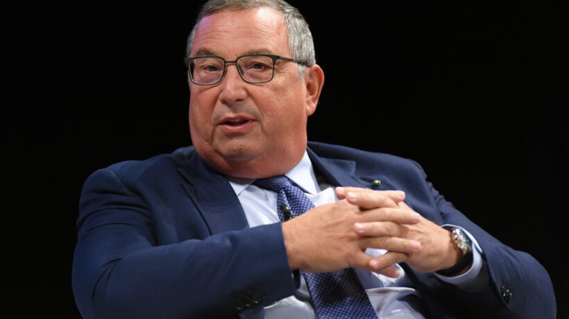 Castagna si gioca l’Anima: rilancio sul gestore di fondi per stoppare Unicredit
