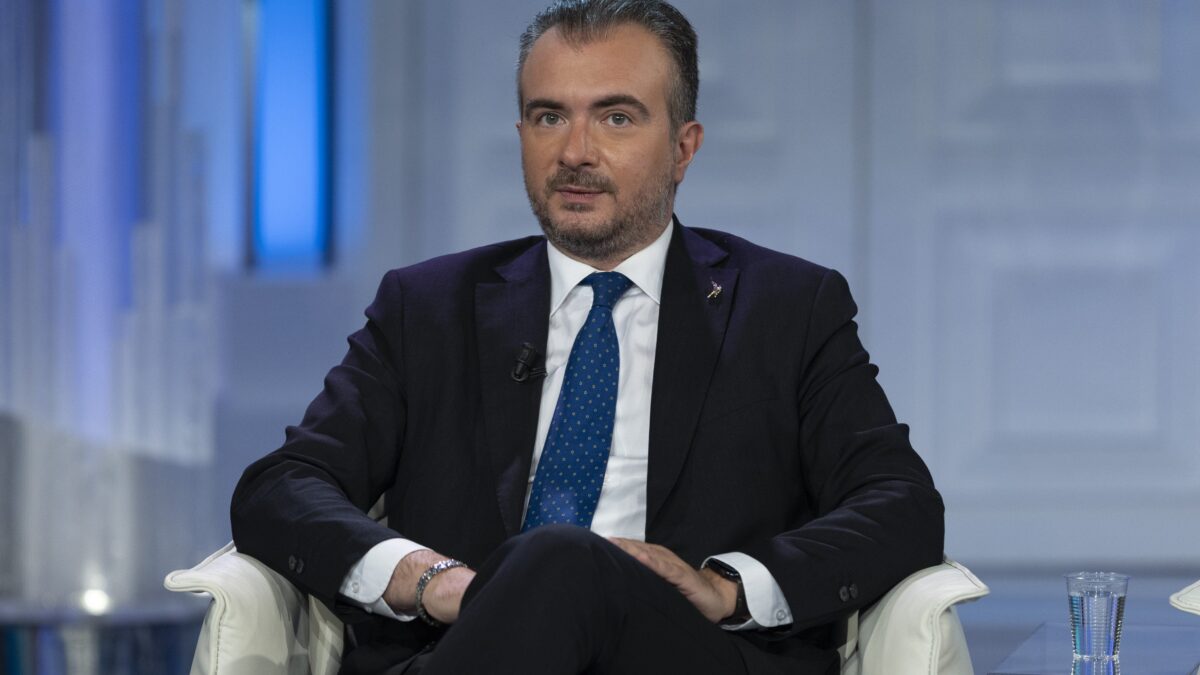 «Patrocinio gratuito per chi ha una divisa»