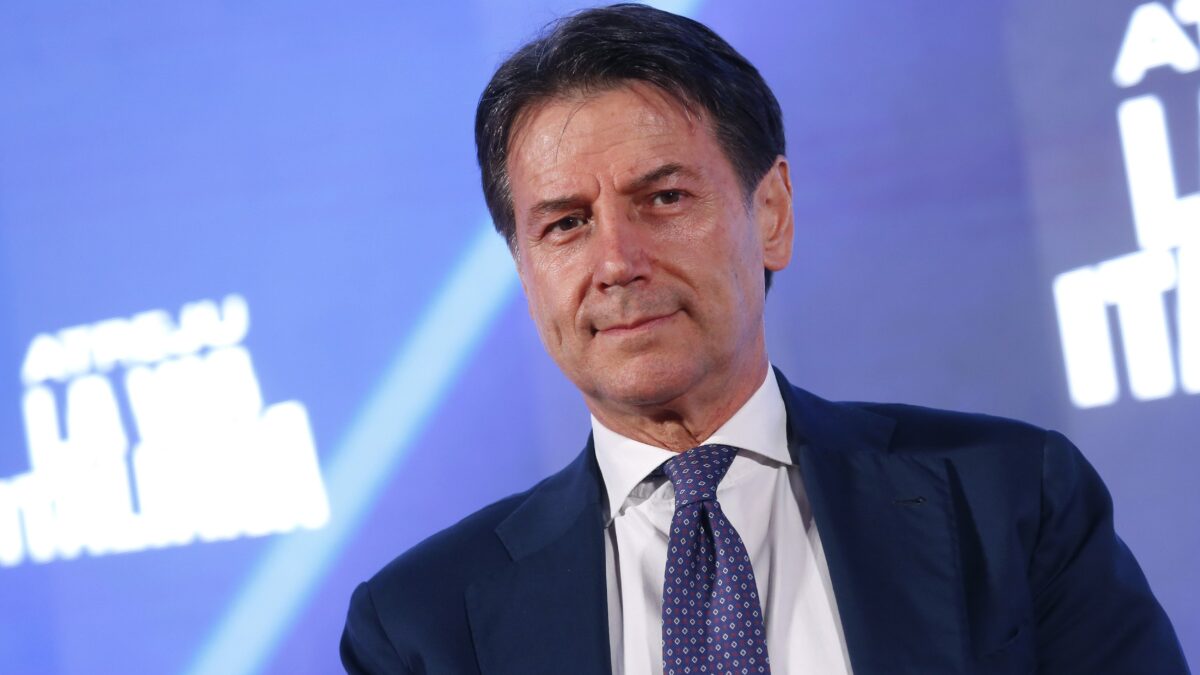 Conte: «Meloni colpevole di tutto, io non l’avrei chiamata come ha fatto Schlein»