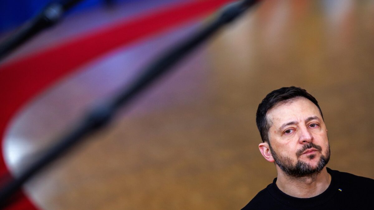 Zelensky fa il furbo: agli alleati chiede truppe prima della tregua