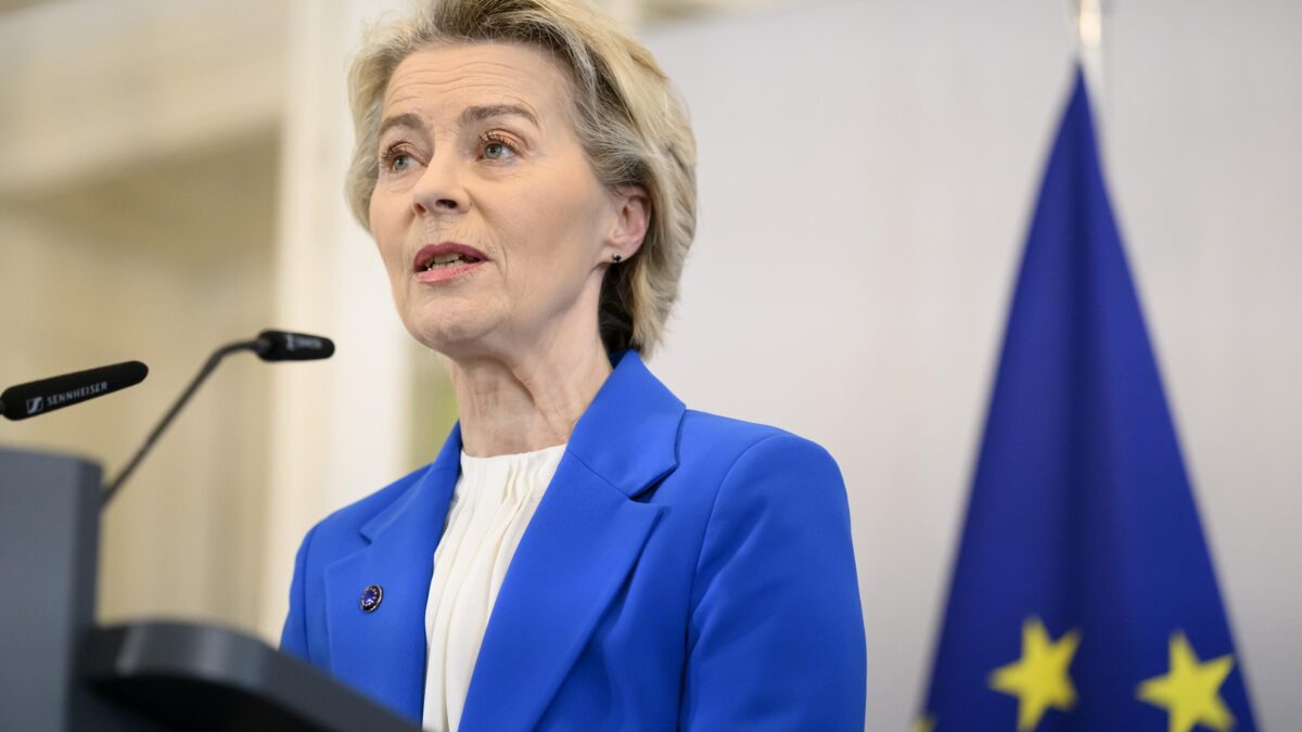 Ursula è stata ricoverata per una grave polmonite ma Bruxelles lo ha nascosto