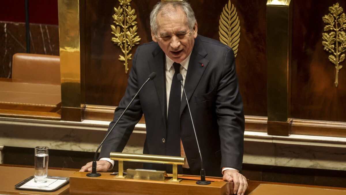 Bayrou inaugura una nuova stagione di lacrime e sangue per i francesi