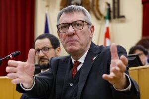 Statali, il governo avverte la Cgil: pronti a aumentare i salari per legge