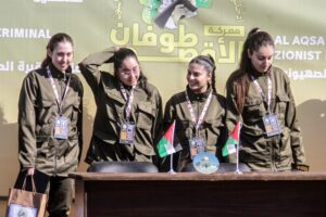 Hamas rilascia quattro soldatesse con un nuovo show dell’orrore