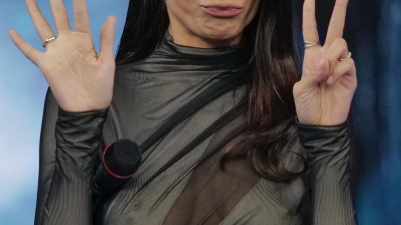 Elodie attacca la Meloni a Sanremo e i giornalisti applaudono