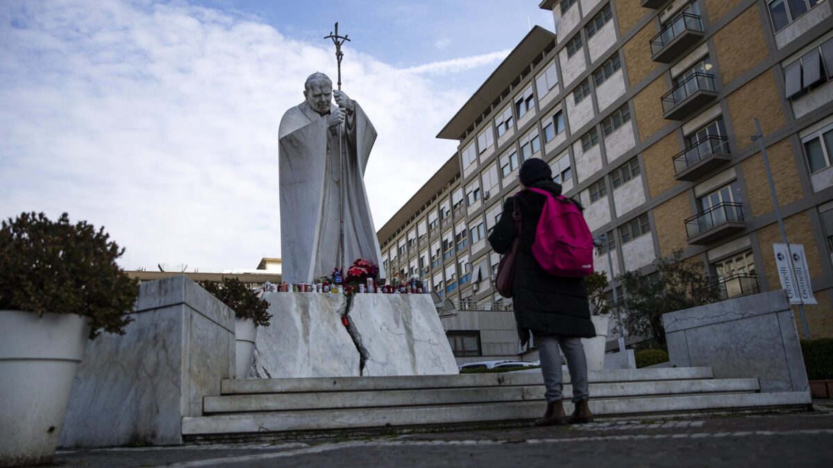 C’è una «zona rossa» attorno al Papa: sono i cardinali del potere