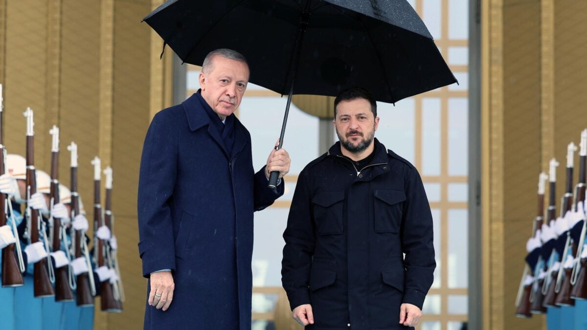 Erdogan tratta, fa i suoi interessi e si propone di ospitare i negoziati