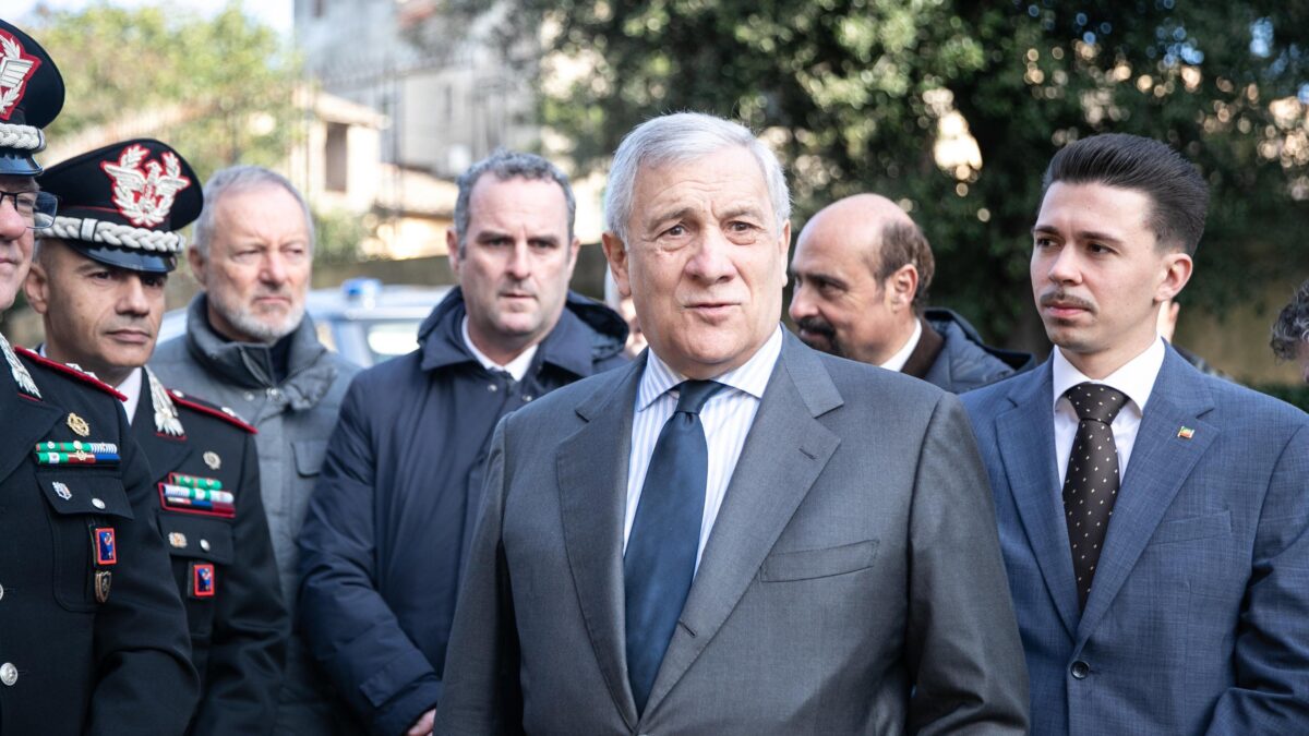 Tajani: «Possiamo proteggere Kiev senza farla entrare nella Nato»