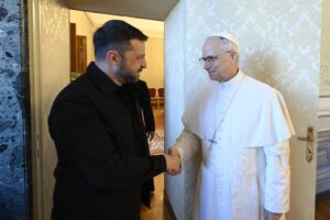 Zelensky dal Papa e da Mattarella. E Ursula fa un assist alla Meloni