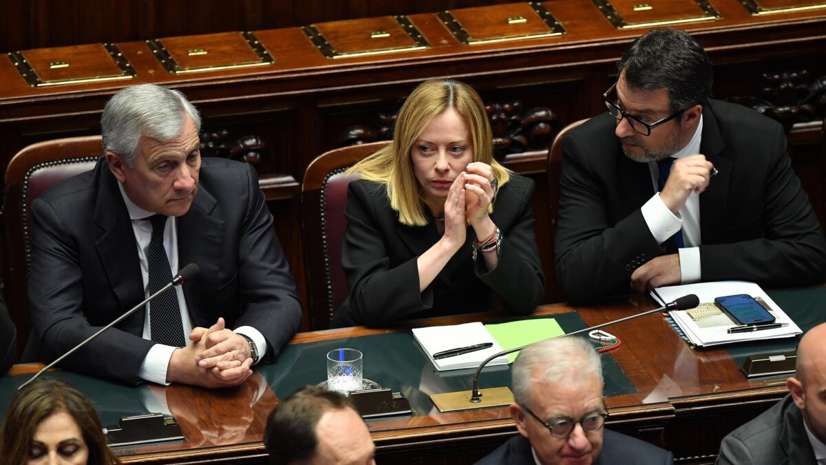 Potenziata la scorta a premier e vice. Tajani: «Il clima non è dei migliori»