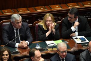 Potenziata la scorta a premier e vice. Tajani: «Il clima non è dei migliori»