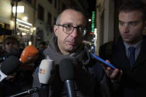 Ricci occupa le tv ma si lagna via chat: «Temo non basti, attaccate Acquaroli»
