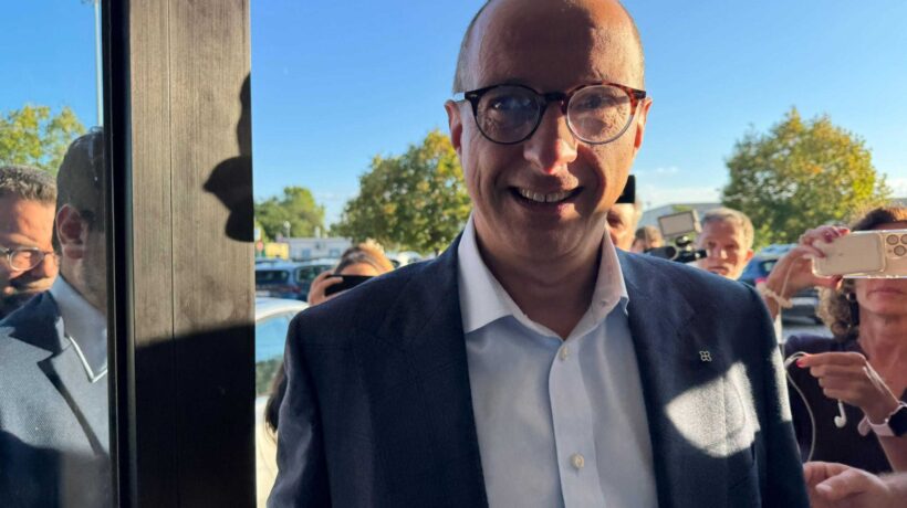 Ricci incolpa l’inchiesta per il suo ko. Poi torna allo stipendificio Bruxelles