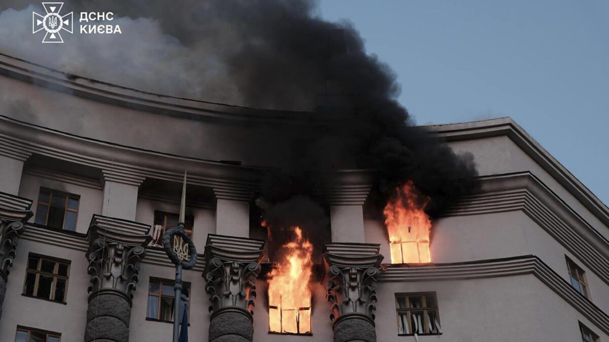 Maxi raid russo su Kiev. Ma per il commissario Ue la guerra è un videogioco