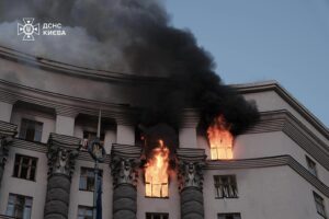Maxi raid russo su Kiev. Ma per il commissario Ue la guerra è un videogioco