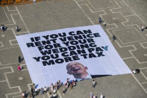 Bezos a Venezia fa piangere i cattocomunisti