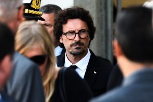 Caro Toninelli, è ribelle ma tacque sul Morandi