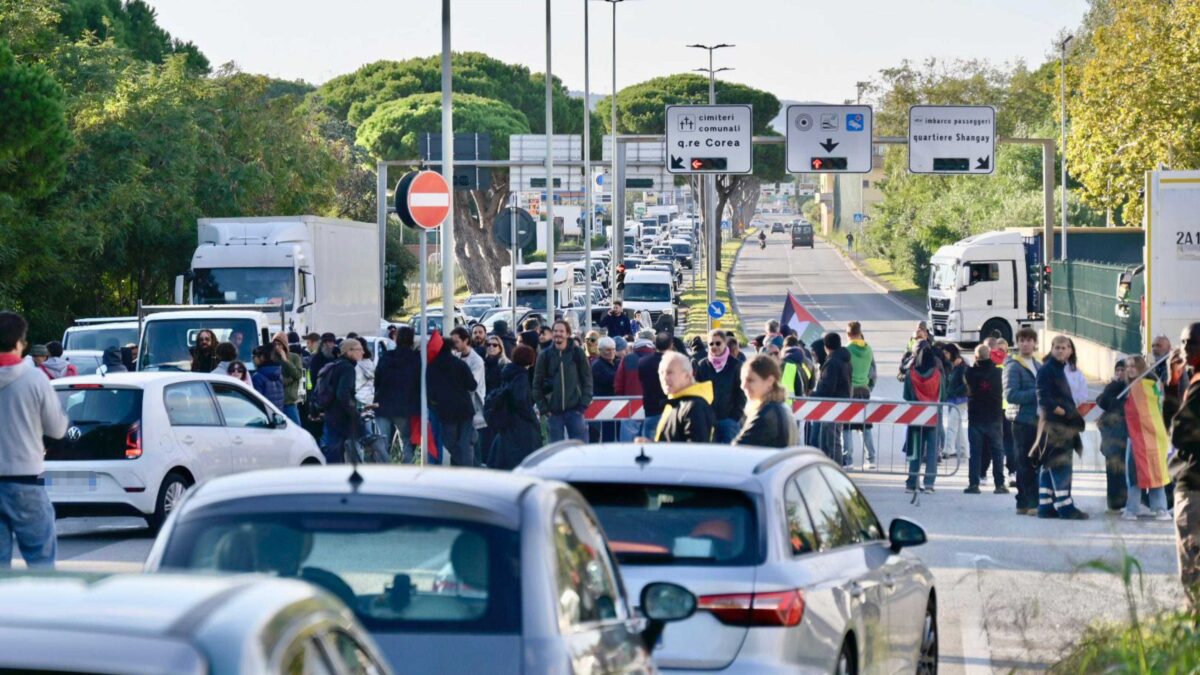 Italiani paralizzati, volano solo gli onorevoli velisti