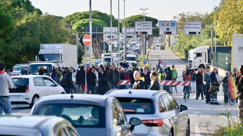 Italiani paralizzati, volano solo gli onorevoli velisti
