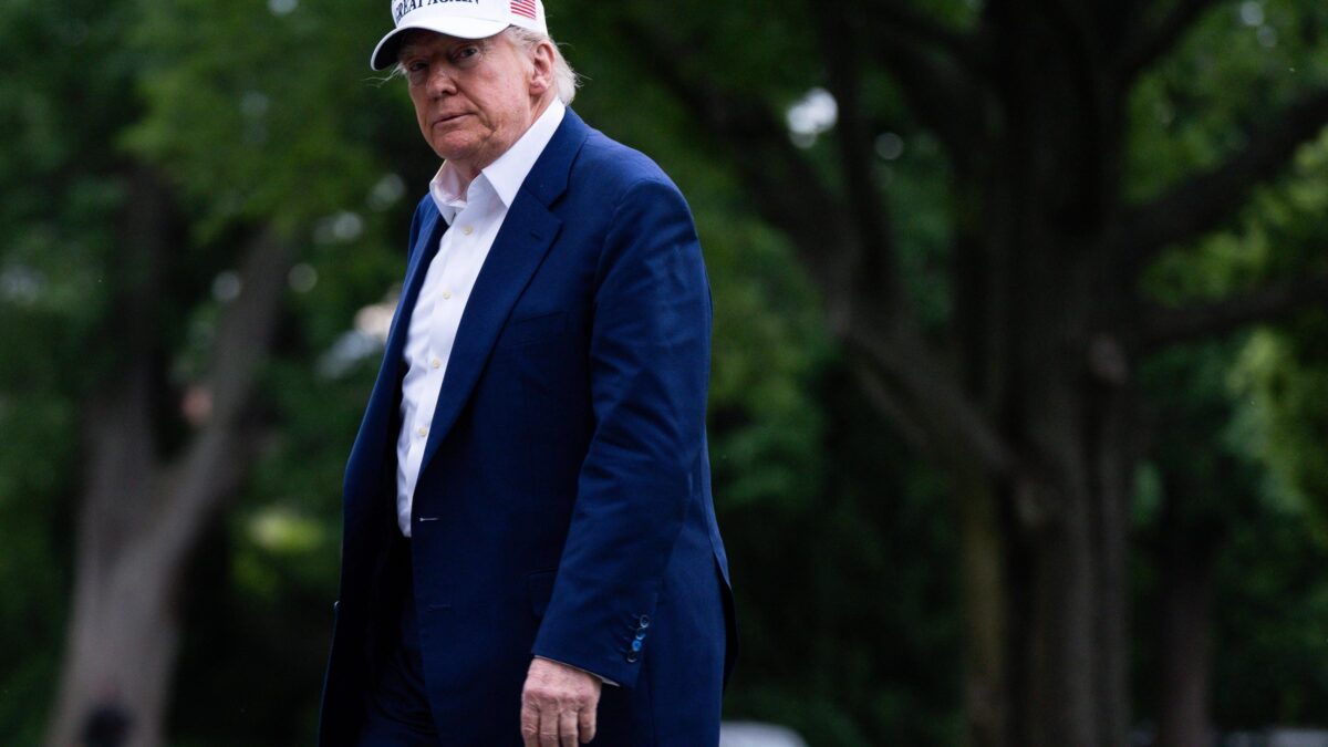 Trump annuncia dazi del 25% sulle auto