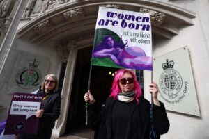 Gli attivisti affilano le spade per la futura crociata trans: rivendicare il «terzo cesso»