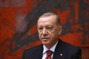 Erdogan tesse la sua Nato dei Balcani. Serbia, Grecia e Ungheria si armano