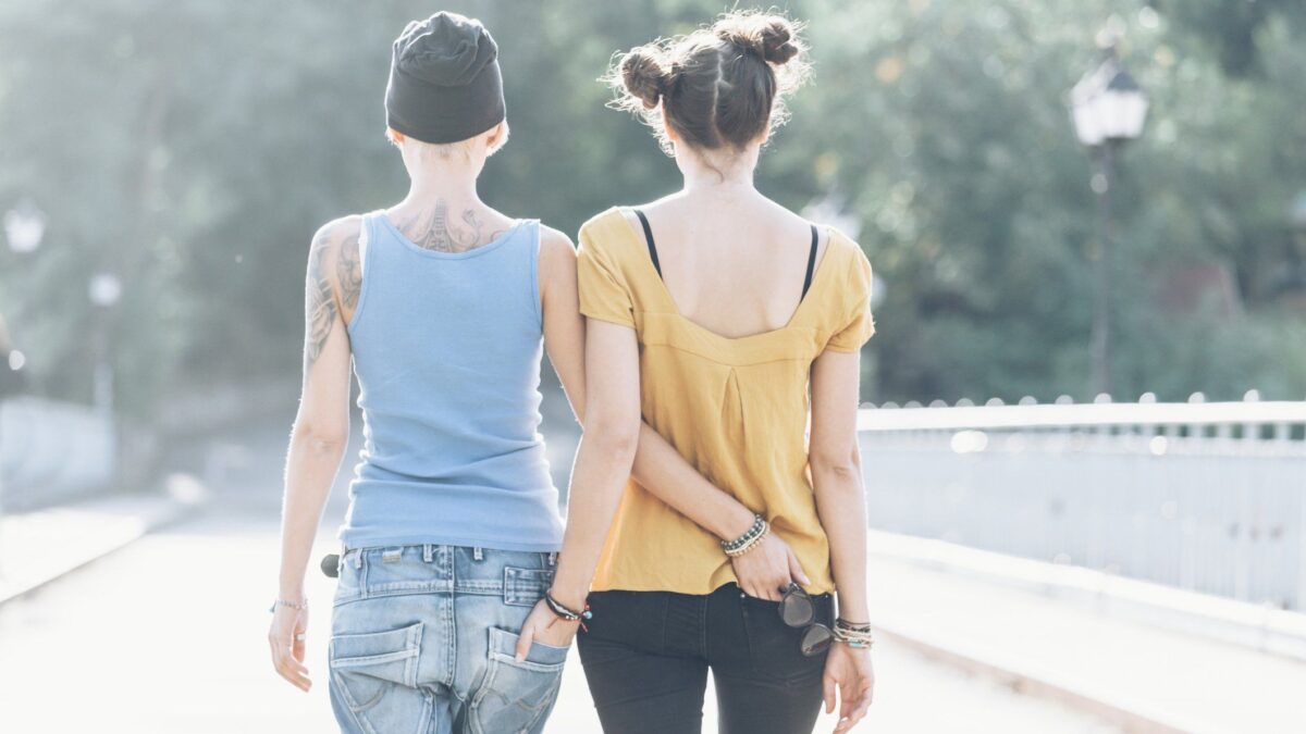 Prima distruggono l’uomo virile. Poi piangono: «Diventiamo lesbiche»
