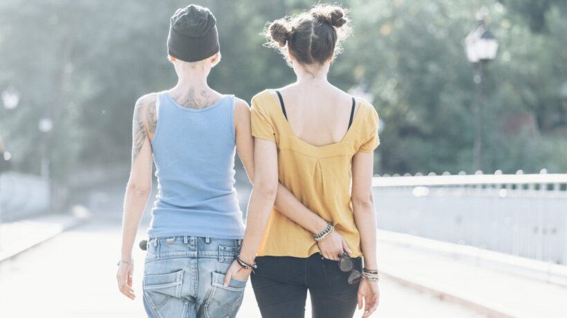 Prima distruggono l’uomo virile. Poi piangono: «Diventiamo lesbiche»