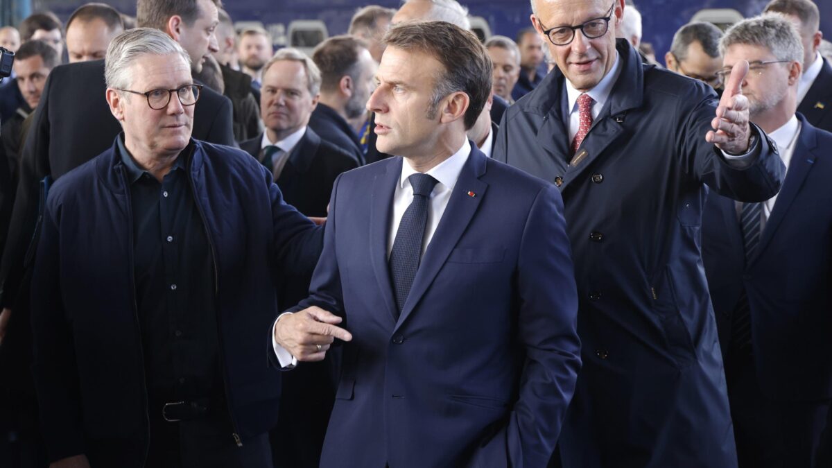 Macron continua a far suonare il suo quartetto d’archi senza frecce